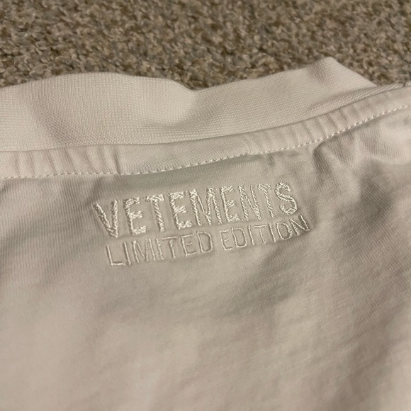 Vetements Pink Logo Label T Shirt White - Picture 6 of 10